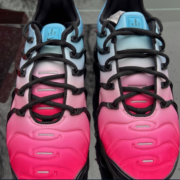 WOMENS NIKE VAPORMAX PLUS - Picture 2 of 4